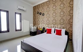 Hotel Miranda Bawean Mitra RedDoorz
